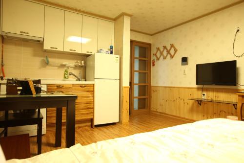 Kuchyň nebo kuchyňský kout v ubytování Jungmun Haesung Parktel
