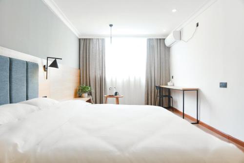 Ένα ή περισσότερα κρεβάτια σε δωμάτιο στο Travel light hostel
