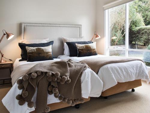 Giường trong phòng chung tại Accolade -3 bedroom, close to Lake Daylesford