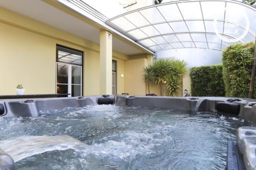 Graca Jacuzzi with Terrace by Homing, Lisabona, Portugalia