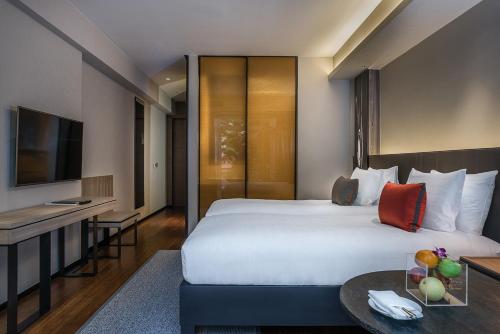 
A bed or beds in a room at Pullman Bangkok King Power

