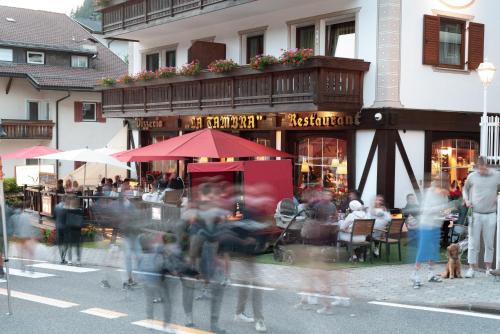 Επισκέπτες που μένουν στο La Tambra - Residence - Central with Restaurant