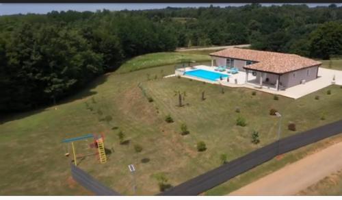 an aerial view of a house with a swimming pool at Villa Heaven Green in Pazin