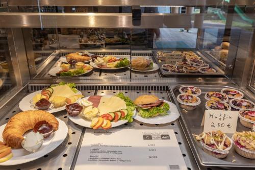 Comida no hotel ou em algum lugar perto