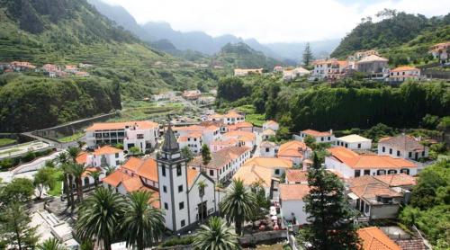 an aerial view of a town with houses and trees at A Casa da Avó... in São Vicente