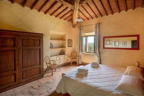 a bedroom with a large bed and a window at Castello di Bossi in Castelnuovo Berardenga