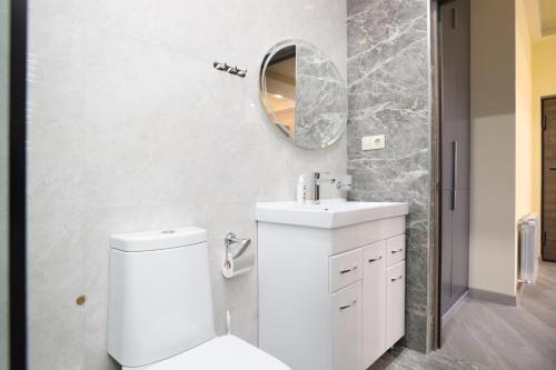 Ванная комната в Stay Inn Apartments near Dalma Garden Mall