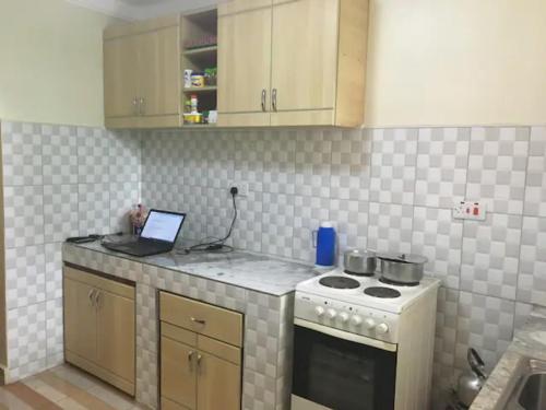 Wifi Room With Hot Water Breakfast In A Youtuber S Apartment Kampala Harga Terkini 2021