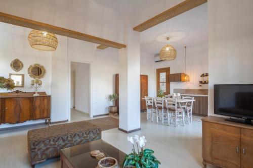 Fani's Holiday Home with Hot Tub