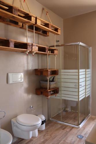 a bathroom with a toilet and a glass shower at KatlantiK Ca Madeira Deluxe in Sal Rei