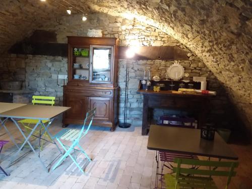 A kitchen or kitchenette at Monpoupon