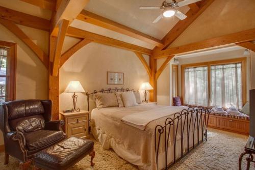 Gallery image of Snowgrass Lodge - River, Mountain Views & Hot tub in Leavenworth