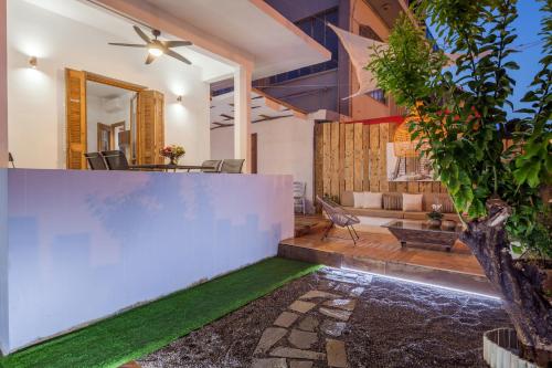 Fani's Holiday Home with Hot Tub
