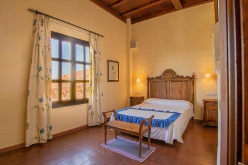 Ένα ή περισσότερα κρεβάτια σε δωμάτιο στο Hospederia del Zenete