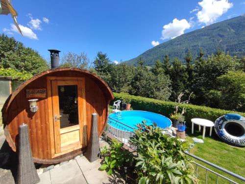 Bazén v ubytování Haus AlpenHahn nebo v jeho okolí