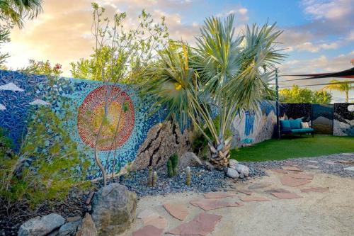 Κήπος έξω από το A Beautiful Desert Escape with Everything You Need