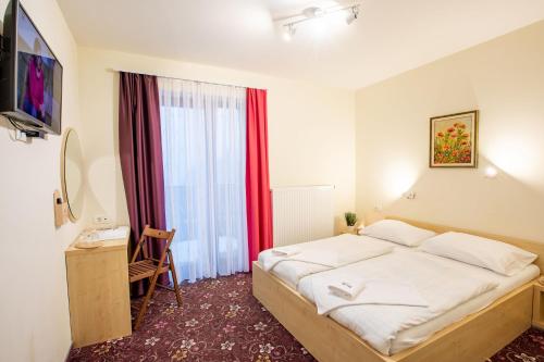 Katil atau katil-katil dalam bilik di Hotel Jakec Trije kralji na Pohorju