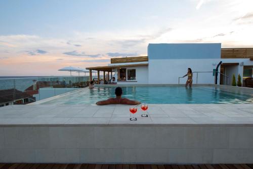 Bazén v ubytování May Altafulla Beach Boutique Hotel nebo v jeho okolí