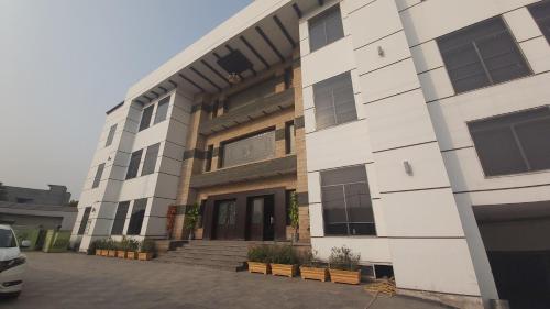 Gallery image of Royaute Luxury Hotel Sialkot in Sialkot