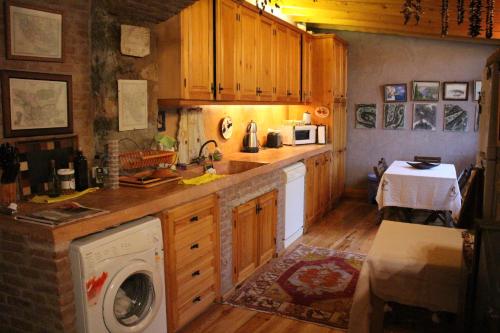 a kitchen with a washer and a washing machine at Stone House with Garden in Cunda/Ayvalik in Ayvalık