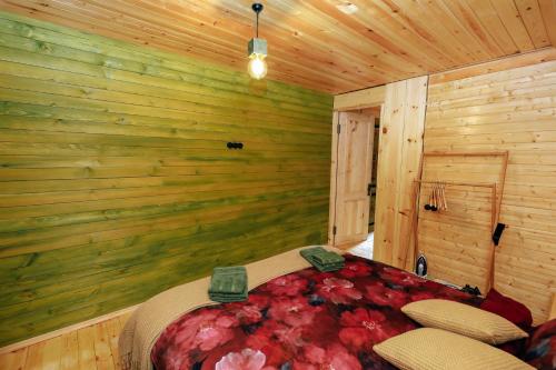 Φωτογραφία από το άλμπουμ του Wooden cottage "green house" in Bakuriani στο Bakuriani
