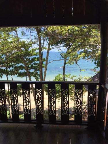 a window with a view of a tree at Kohjum Seafront Resort in Ko Jum