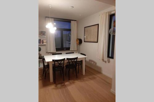 a kitchen and dining room with a table and chairs at De Blinker in Damme