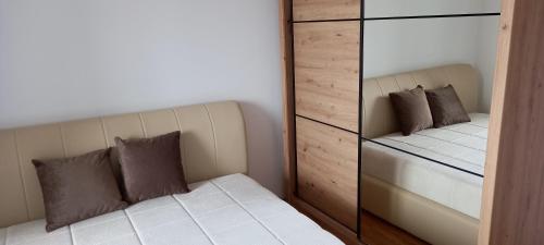 A bed or beds in a room at Apartman Ramonda Vrnjacka banja