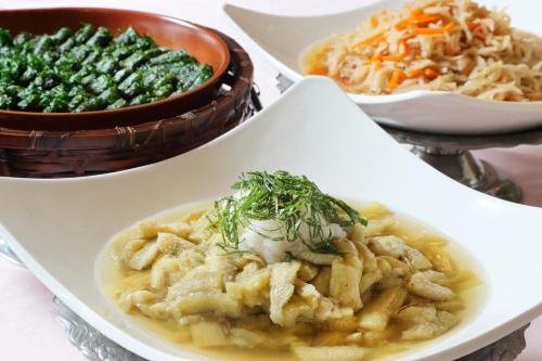 a plate of food with pasta and a bowl of vegetables at Kami no yama Azumaya in Kaminoyama