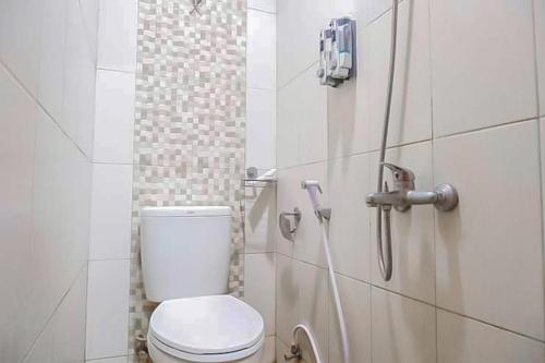 Koupelna v ubytování RedDoorz Premium @ Griya Inkoppabri Cisarua Puncak