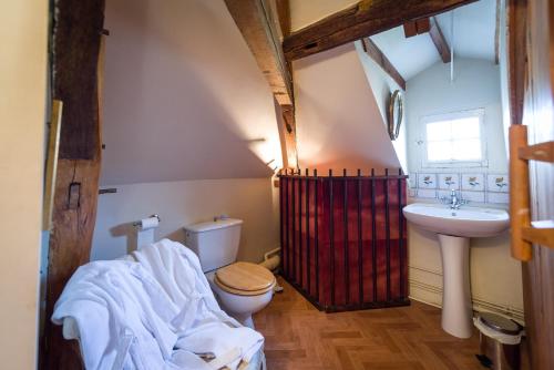 Ένα μπάνιο στο Chambres d'Hôtes Manoir de Montecler