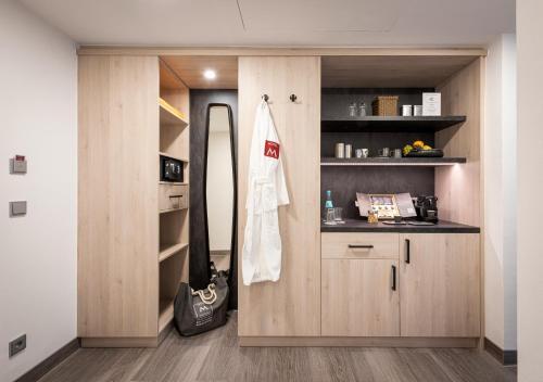 a room with a closet with a guitar in it at Hotel Monika in Büttelborn