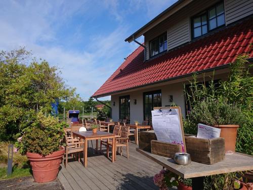 Κήπος έξω από το Feriendorf am Bakenberg