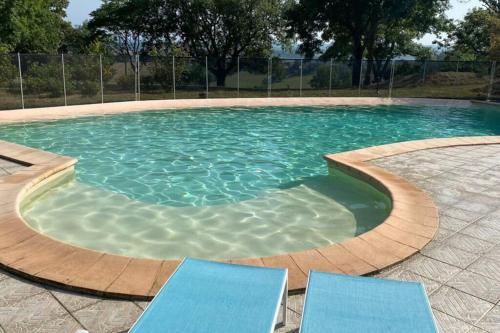 Bazén v ubytování Mountoussin · Ferme de charme vue pyrénées avec piscine nebo v jeho okolí