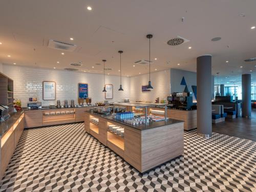 Posezení v ubytování Holiday Inn Express Düsseldorf - Hauptbahnhof by IHG