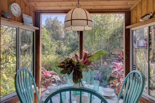 Κήπος έξω από το Peace of Paradise cabin