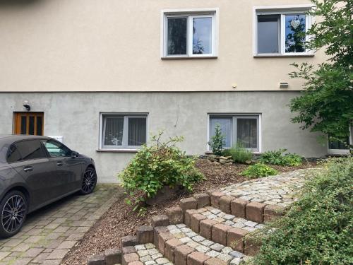 a car parked in front of a house at Pension Tom´s Hütte in Nossen
