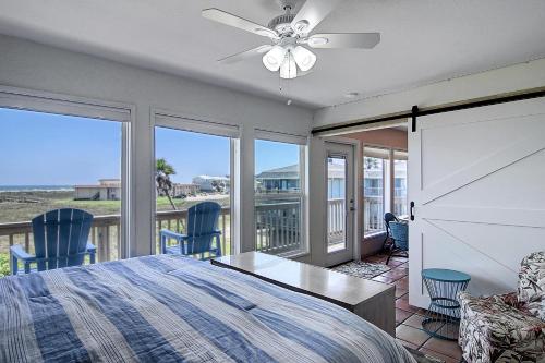 ポート・アランサスにあるPicture Perfect View BH 308のベッドルーム1室(ベッド1台付)が備わります。