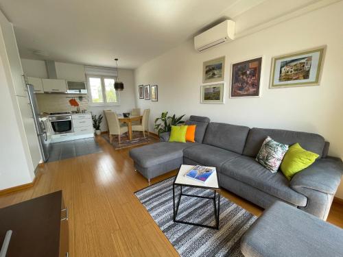 Kuchyňa alebo kuchynka v ubytovaní LIPA Apartment