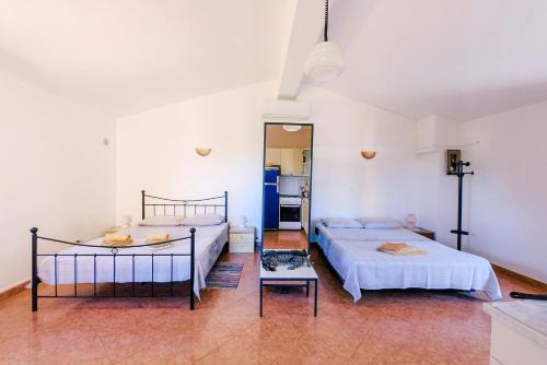 a bedroom with two beds and a table in it at Studio Apartment Gianni in Vižinada