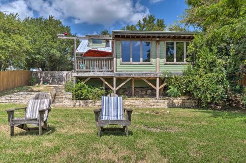 Zahrada ubytování Pet-Friendly Austin Home with Deck, Yard, and Views!