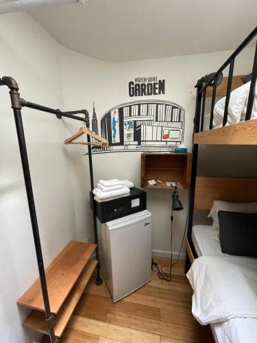 Двуетажно легло или двуетажни легла в стая в Chelsea Rooms NYC