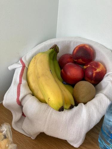a bowl of fruit with bananas apples and kiwis at Seagull Cottage B&B in Portmagee
