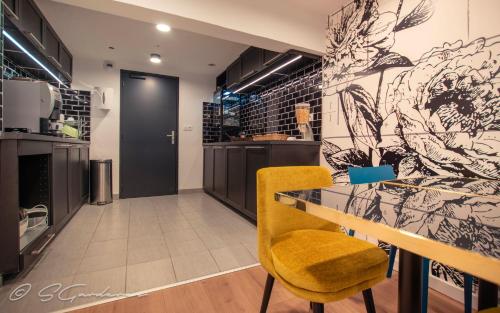 Una cocina o cocineta en Hôtel Montilleul - Villa Primrose