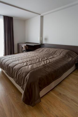 Romantique Dojran Hotelにあるベッド