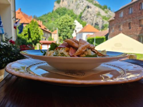 Photo de la galerie de l'établissement Hotel Obecná Škola, à Svatý Jan pod Skalou