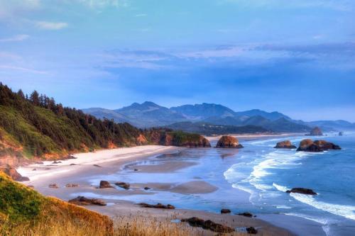 a view of a beach with rocks in the ocean at Wave Watcher in Depoe Bay