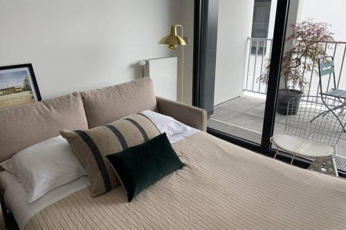 a bed with two pillows on it in a room at Disneyland 5 min -Paris 35 min -2/4 personnes in Montévrain