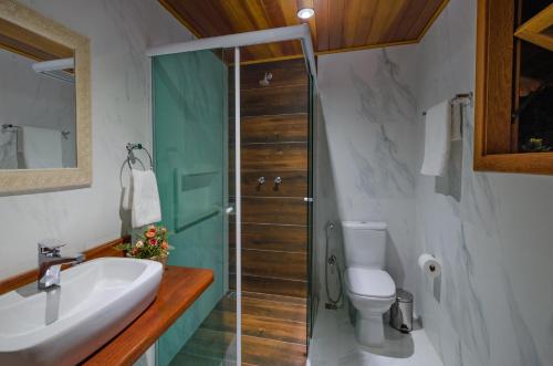 Bilik mandi di Pousada Vista Bonita