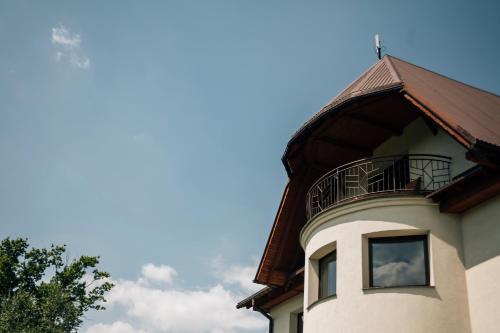 a building with a balcony on top of it at Apartamenty Madzia in Wisła